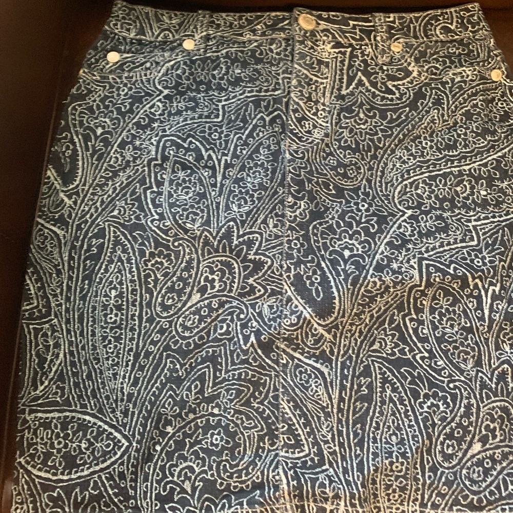 Skirts - Picture 2 of 3